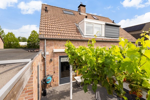 Foto - Te koop: 2-1- kapwoning met oprit!
